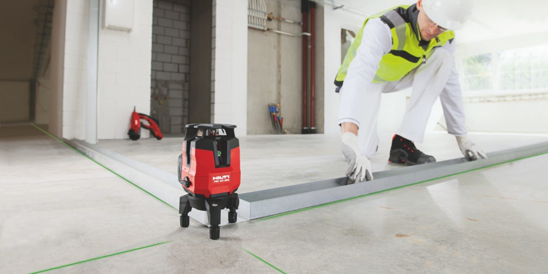 Hilti PM 40-MG multi-line green laser for squaring 