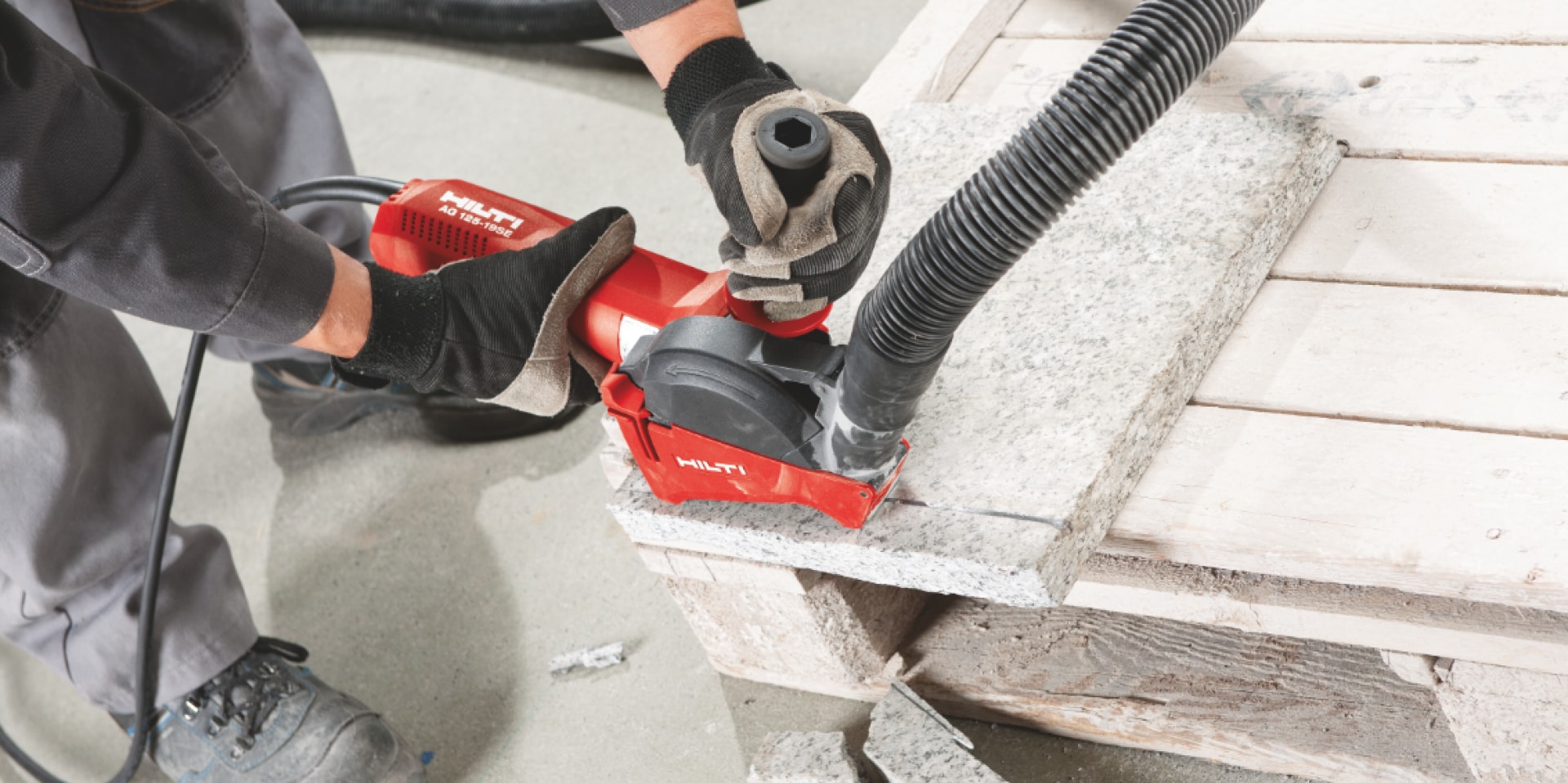 Dust extraction is easier than ever with the SC 70W-A22 connected to a universal vacuum cleaner