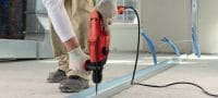 Go to slide 2 of 2: TE-C (SDS Plus) 英制電鎚鑽鑽頭 優質的 SDS Plus (TE-C) 電鎚鑽鑽頭，具有 2 道螺旋凹槽，適用於在混凝土上進行錨栓鑽孔 應用 1