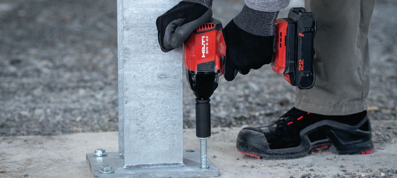 SIW 6-22 ½” 充電式衝擊扳手 功率級別的充電式衝擊扳手與 1/2 摩擦環鐵砧，適用於各種混凝土錨栓以及鋼或木材錨栓 ((Nuron 電池充電座) 應用 1