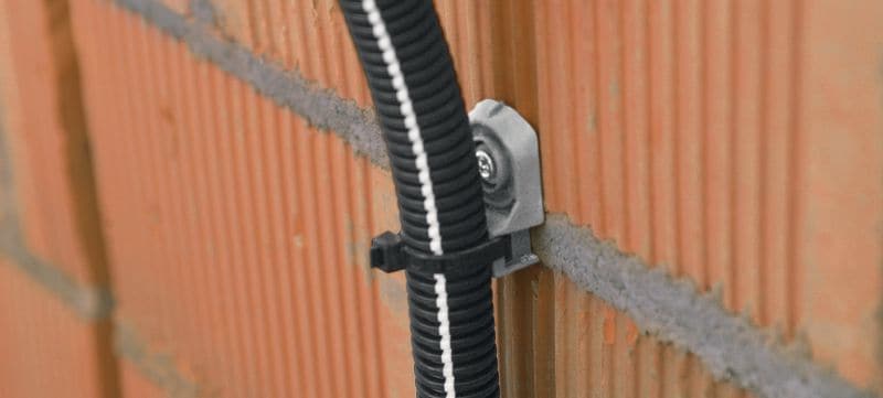 X-ECT MX 線纜緊固帶安裝 可搭配排釘使用的塑膠線纜/導管緊固帶支架 應用 1