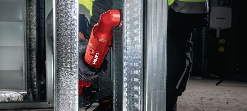 Image 4 of 5: SID 4R-22 Right-angle impact driver Compact, cordless right-angled impact driver for reaching tough-to-access applications Applications 1