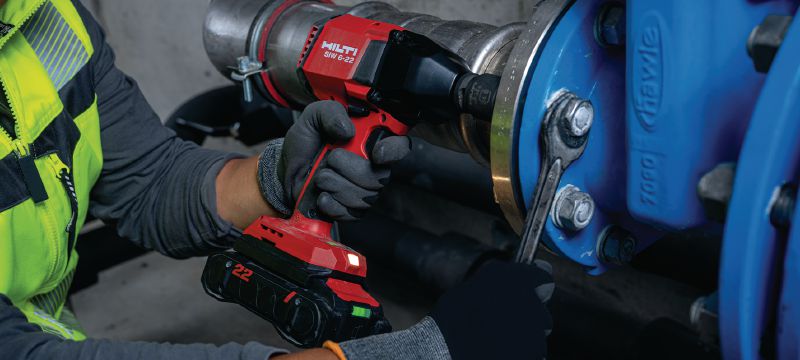 SIW 6-22 ½” 充電式衝擊扳手 功率級別的充電式衝擊扳手與 1/2 摩擦環鐵砧，適用於各種混凝土錨栓以及鋼或木材錨栓 ((Nuron 電池充電座) 應用 1