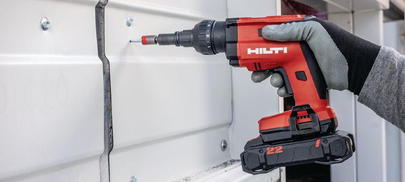 Image 4 of 5: ST 2000-22 Cordless metal screwdriver Lighter and more powerful cordless metal screwdriver for heavy duty fastening Applications 1
