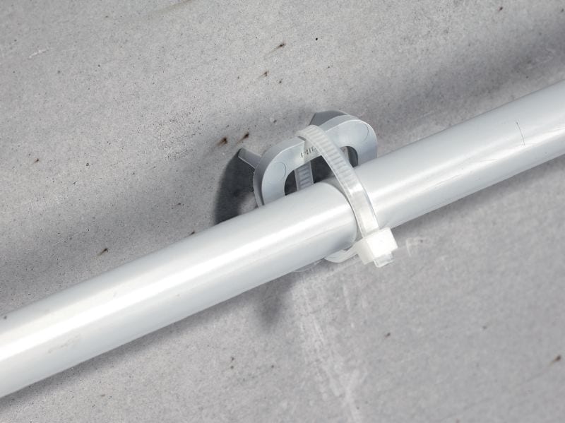 Image 4 of 6: X-UCT MX 線纜緊固帶安裝 搭配 BX 及 GX 擊釘機使用的塑膠通用線纜/導管緊固帶支架 應用 1