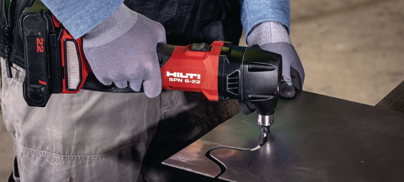 SPN 6-22 CN 充電式切片機 高效能的充電式切片機，適用於切割金屬板和型材，速度更快，變形最小 (Nuron 電池充電座) 應用 1