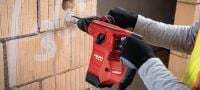 Go to slide 5 of 5: TE 6-CL 電錘 強力 D 型把手 SDS Plus (TE-C) 電鎚鑽附鑿破功能 應用 3