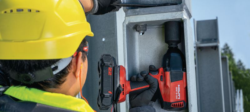 Image 5 of 6: SIW 8-22 ½” Cordless impact wrench Ultimate-class, high-torque cordless impact wrench with 1/2 friction ring anvil for structural bolting and anchoring (Nuron battery platform) Applications 1