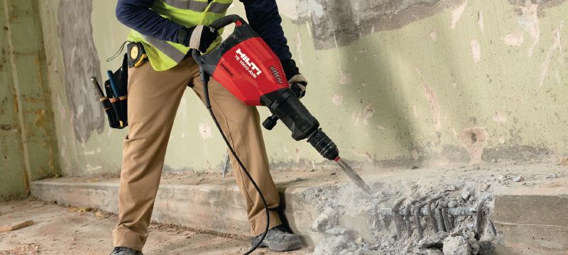 TE 1000-AVR 混凝土鑿破機 多用途的鑿破機，適用於地板及零星牆面的拆除或鑿破工程 (配備通用電源線) 應用 1
