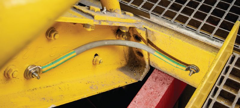 S-BT-ER HC 旋入螺栓 高度腐蝕環境中，對鋼材電氣連接的螺紋旋入式螺樁 (不鏽鋼、公制螺紋)，建議最大橫切面面積為 120 mm² 的連接線纜 應用 1