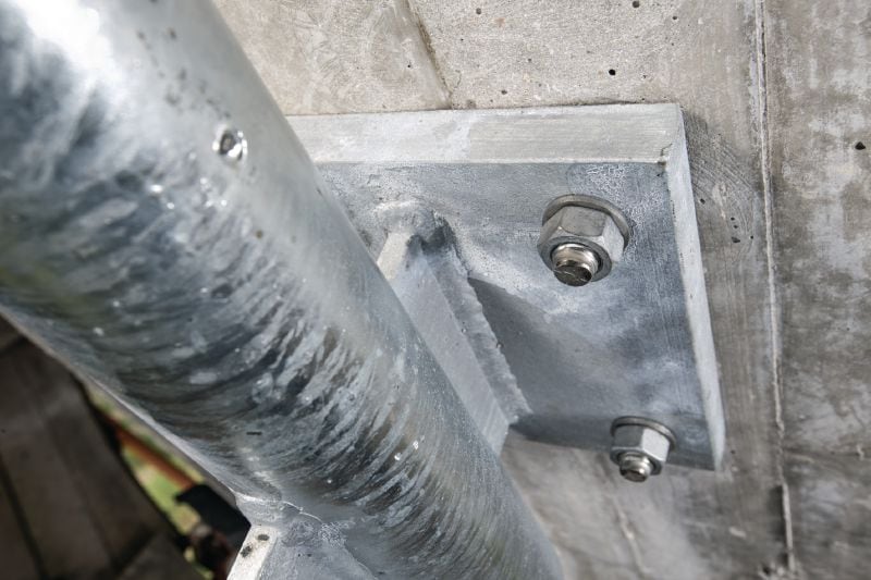HST3 楔形錨栓 終極性能楔形拉脹安卡錨栓，適合在開裂混凝土中的靜態負載和地震負載使用 (碳鋼) 應用 1