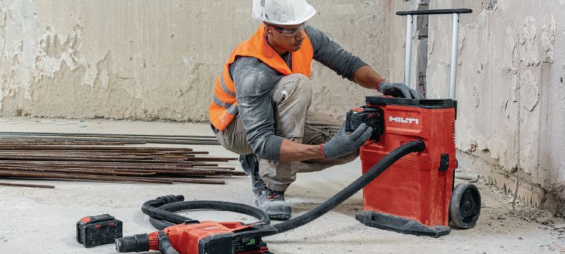 Image 4 of 6: VC 4LX-22 T15 cordless L-Class dust extractor Powerful cordless dust extractor with large container for connection with power tools and jobsite clean ups (wet & dry), 15l (8 gallon) tank (Nuron battery) Applications 1