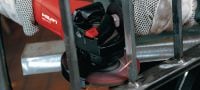 Go to slide 3 of 3: AG100-S 直角式研磨機 細長型850W (230V)及700W (100-110V)砂輪機，配備開關側鈕，適合高達100 mm的碟片 應用 2