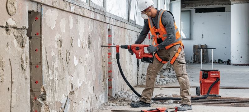Image 3 of 6: VC 4LX-22 T15 cordless L-Class dust extractor Powerful cordless dust extractor with large container for connection with power tools and jobsite clean ups (wet & dry), 15l (8 gallon) tank (Nuron battery) Applications 1