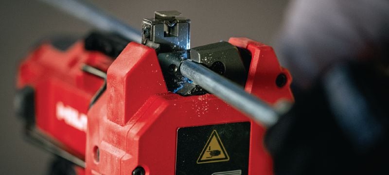 STR 4-22 充電式螺紋桿切割機 充電式緊湊型螺紋螺桿切割器，包括 M10 (W3/8) 鋸片，適用於切割直徑多達 10mm 的螺紋螺桿 應用 1