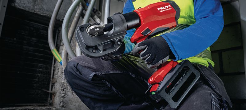 Image 2 of 3: NCR 120-22 12 噸扣壓機 充電式 12 噸扣壓機適用於扣壓達 750 kcmil │ 鋁材達 300 mm²、銅材達 400 mm² 應用 1