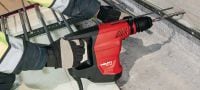 Go to slide 3 of 6: TE 30 電鎚鑽 強勁的 SDS Plus (TE-C) 電鎚鑽，適合於重型混凝土鑽孔 應用 1
