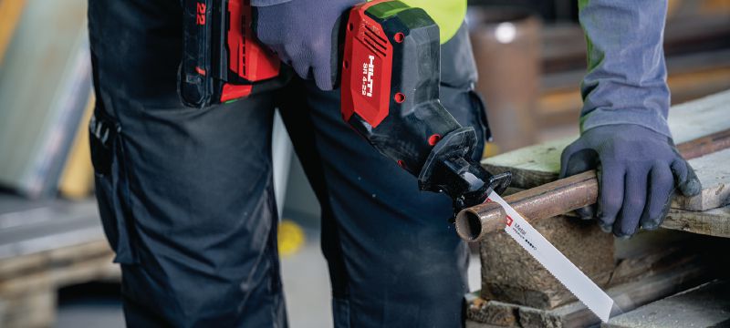 Image 2 of 9: SR 4-22 One-handed reciprocating saw Compact and light cordless one-handed brushless reciprocating saw for everyday demolition and fast, precise cutting (Nuron battery platform) Applications 1