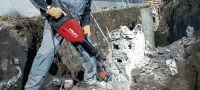 Go to slide 3 of 5: TE 1500-AVR 和零星鑿牆和多用途的 TE-S 拆毀鎚適用於鑿破樓板，concrete floor breaking and occasional wall chiseling 應用 2