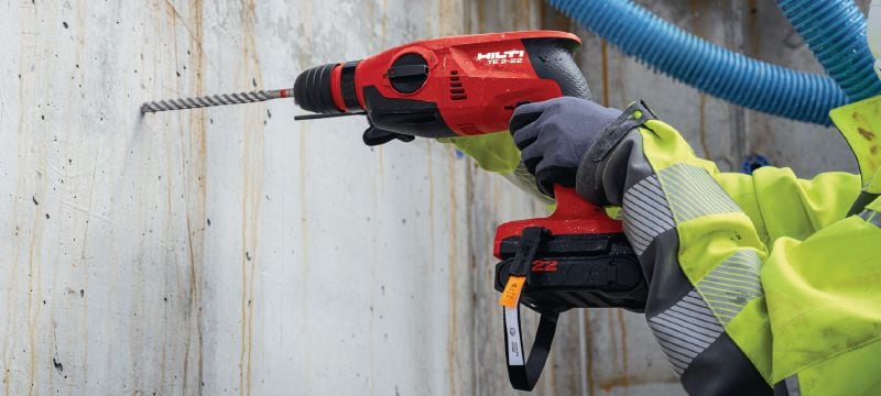 TE 2-22 充電式電鎚鑽 結構緊湊、重量輕的 SDS Plus 充電式電鎚鑽，配備有手槍式把手，在頭頂鑽孔時具有最佳的可操作性 (Nuron 電池充電座) 應用 1