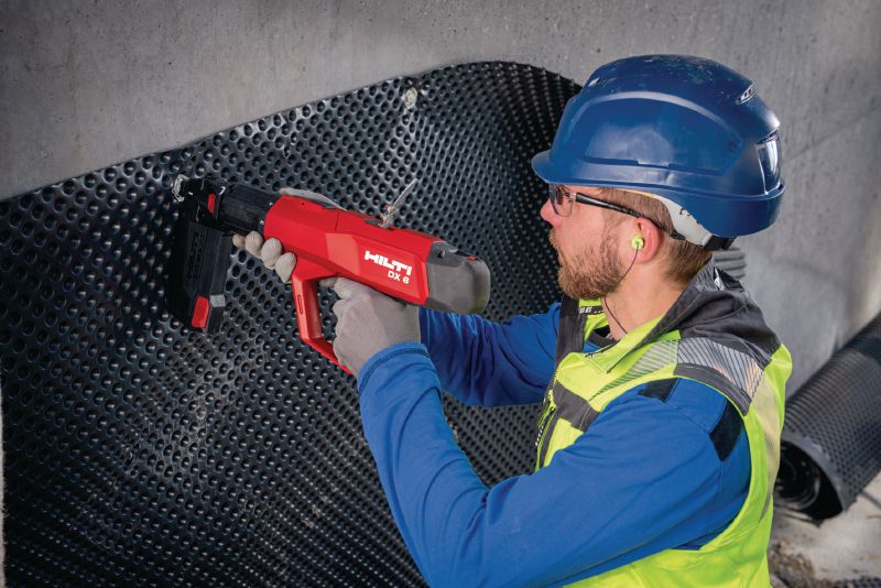 Image 6 of 13: DX 6 MX Powder-actuated nailer with magazine Fully automatic powder-actuated nailer with magazine for fastening collated nails Applications 1