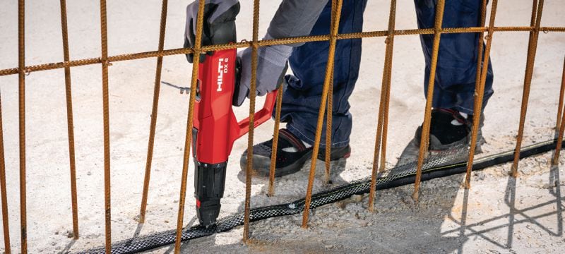 Image 9 of 13: DX 6-F8 Powder-actuated nailer Fully automatic, highly versatile powder-actuated nailer for single fasteners Applications 1