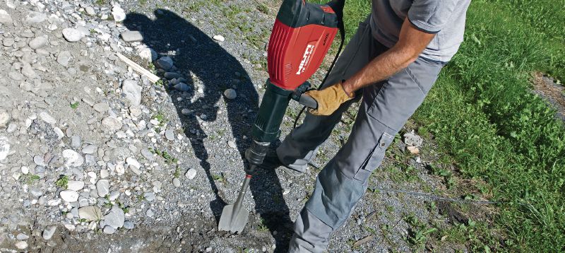 TE-SX SP 鏟形黏泥鑿 額外銳利的 TE-S 鏟形黏泥鑿，適用於鑿開緊密的砂礫或污泥 應用 1